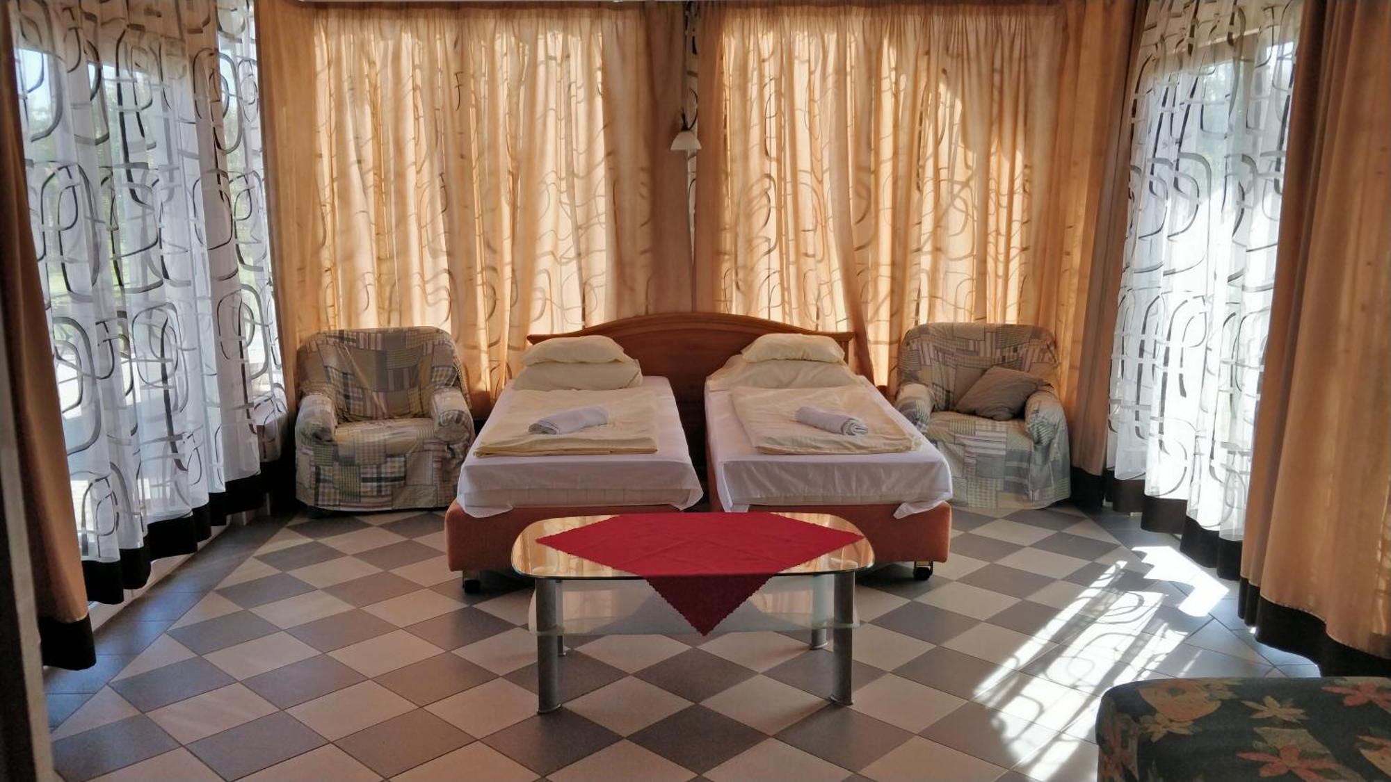 Novakporta Vendeghaz Apartment Lakhegy ภายนอก รูปภาพ